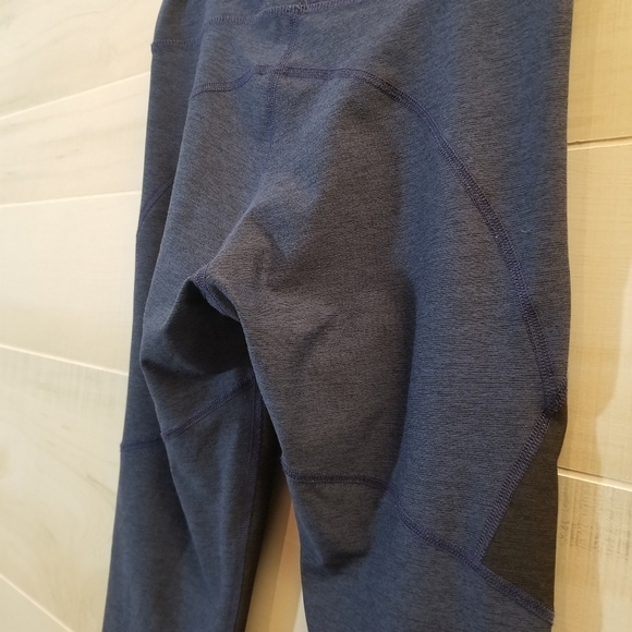 {S} Outdoor Voice Two Tone Warm Up Crop Leggings - Picture 7 of 11